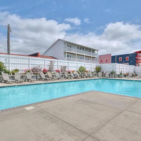3 Bedroom Condo, Ocean Views & Short Walk To Beach! Oak Island Eksteriør bilde