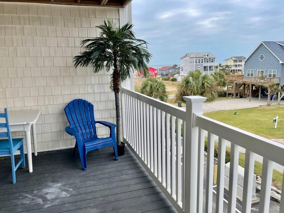 3 Bedroom Condo, Ocean Views & Short Walk To Beach! Oak Island Eksteriør bilde