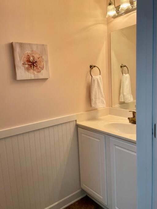 3 Bedroom Condo, Ocean Views & Short Walk To Beach! Oak Island Eksteriør bilde