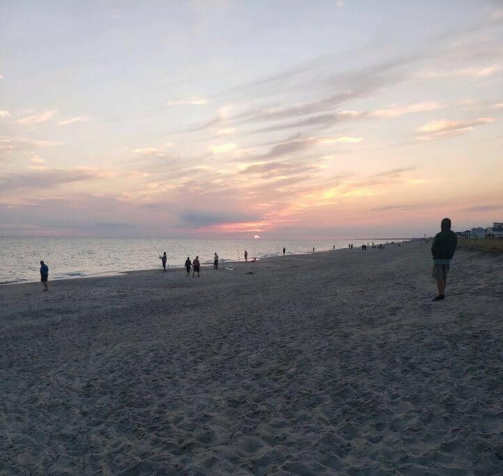 3 Bedroom Condo, Ocean Views & Short Walk To Beach! Oak Island Eksteriør bilde