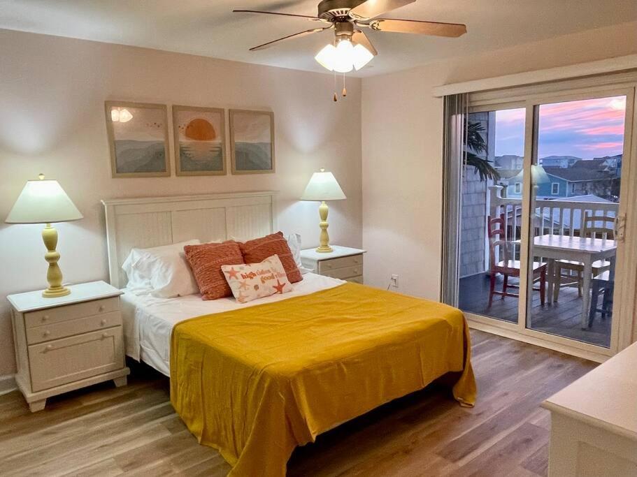 3 Bedroom Condo, Ocean Views & Short Walk To Beach! Oak Island Eksteriør bilde