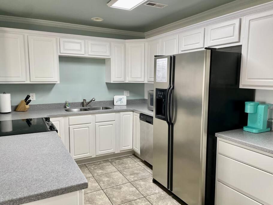 3 Bedroom Condo, Ocean Views & Short Walk To Beach! Oak Island Eksteriør bilde