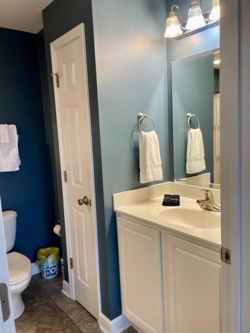 3 Bedroom Condo, Ocean Views & Short Walk To Beach! Oak Island Eksteriør bilde